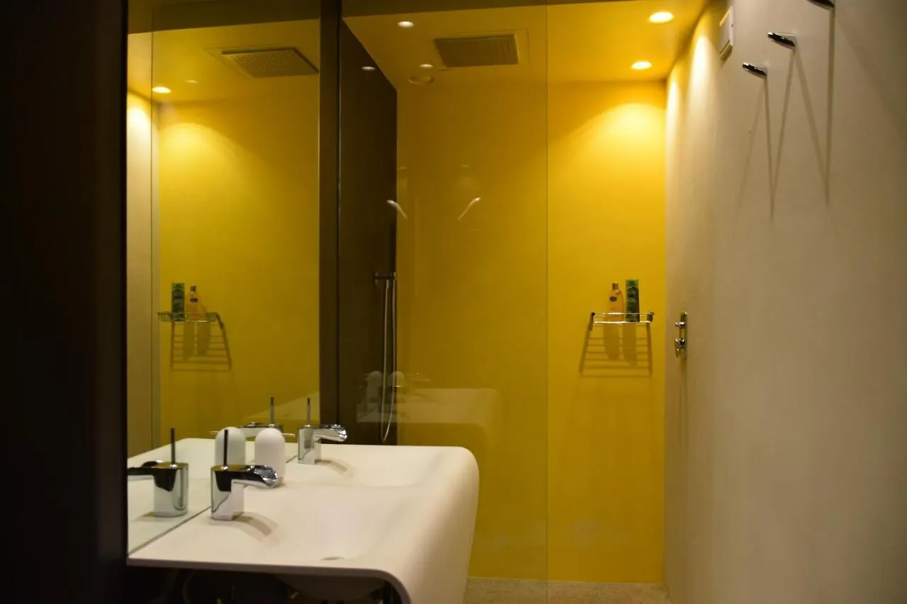 Villa Farfalla & Guesthouse - The World Unique Property With An Openable Roof Lucca Italien