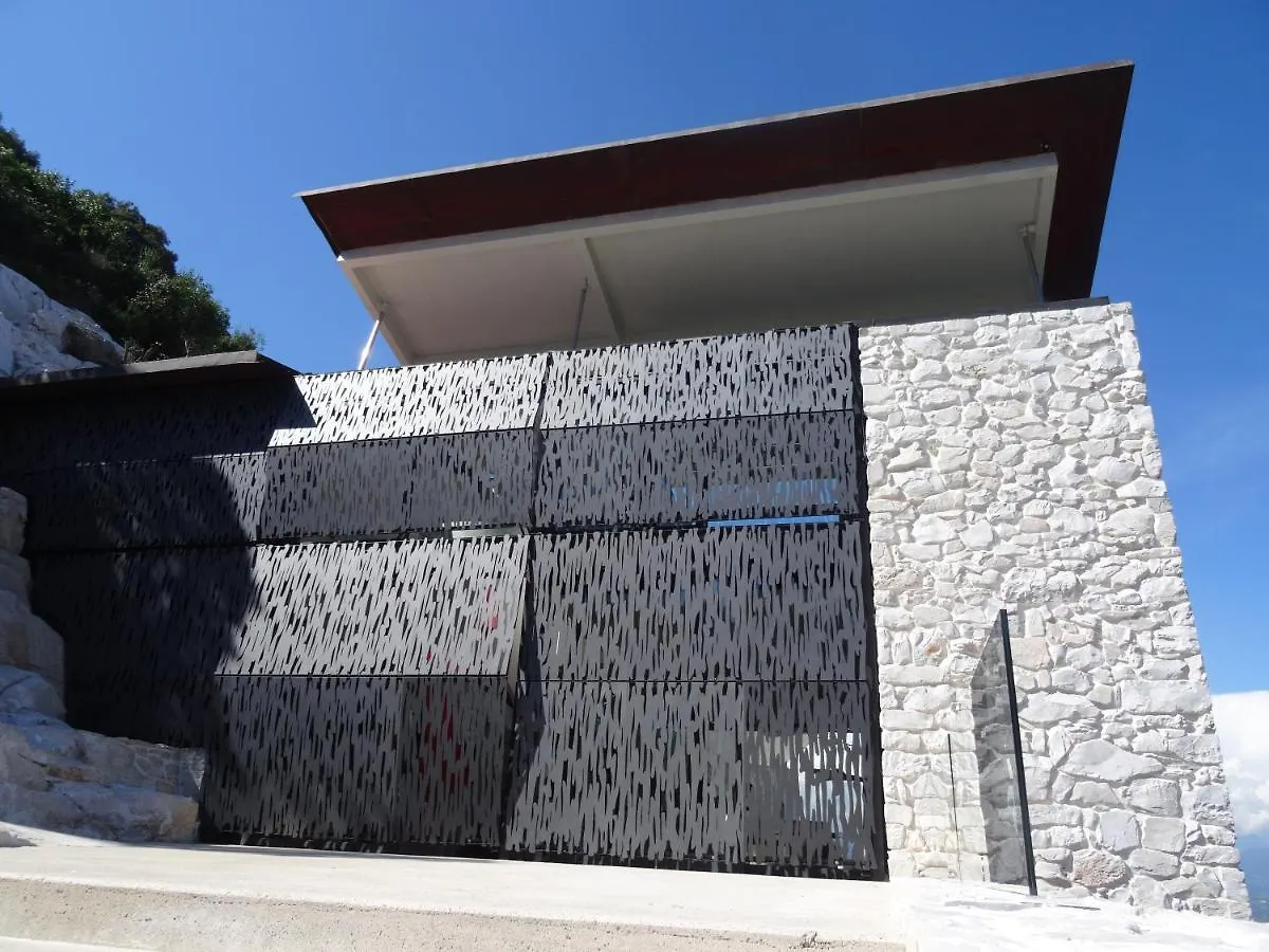 Villa Farfalla & Guesthouse - The World Unique Property With An Openable Roof Lucca
